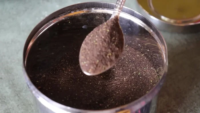 Prepare tea powder mix: Combine 1 cup of powdered sugar with 1 teaspoon of tea powder in a bowl (optional).