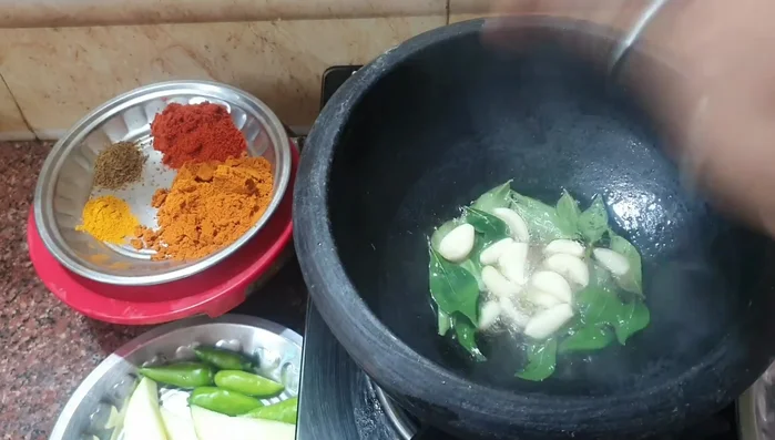 Add crushed garlic and ginger, sauté until fragrant in a little oil.