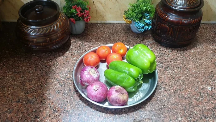 Cut bell peppers, onions, and tomatoes into small pieces.
