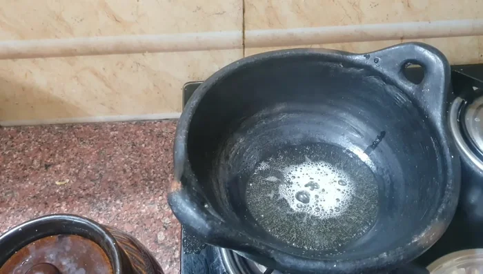 Heat cooking oil in a pan. Add mustard and fennel seeds for seasoning.