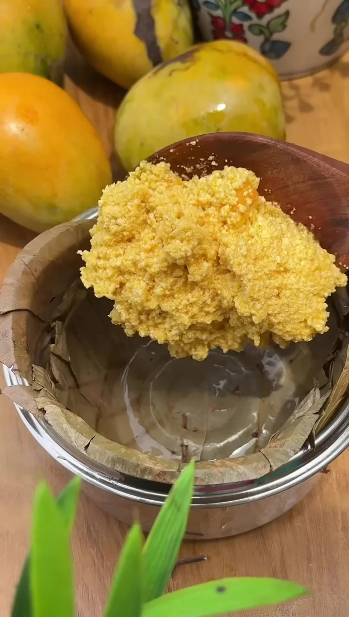 Oil a leaf and place the mixture on it.
