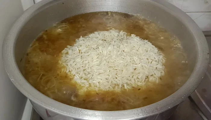 Add 1 kg of thoroughly washed and soaked basmati rice. Add 1 1/2 cups of water and additional salt to taste.