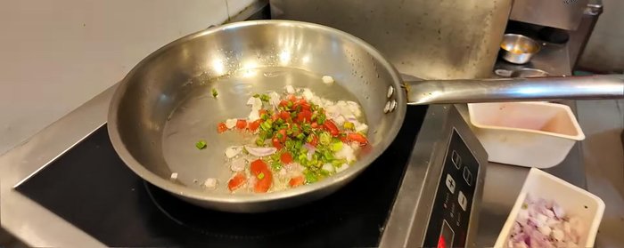 Add chopped spring onions. (73.799)