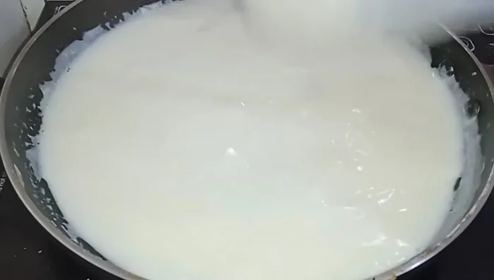 Add crushed cardamom to the thickened milk.