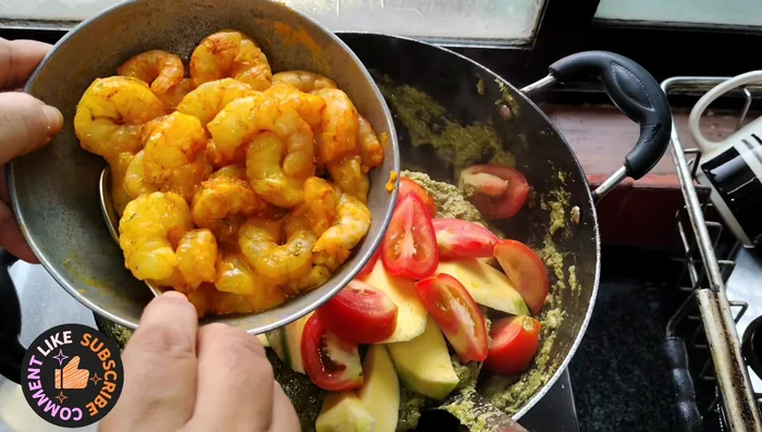 Add marinated prawns and mix well. (452.88)