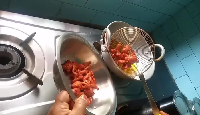 Prepare the cauliflower: Chop the cauliflower into bite-sized florets.