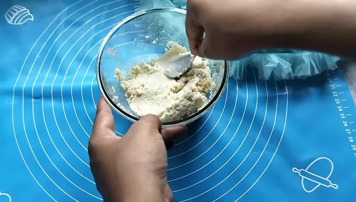 Mix the ingredients well and let it sit for 10-15 minutes to allow the semolina to swell.