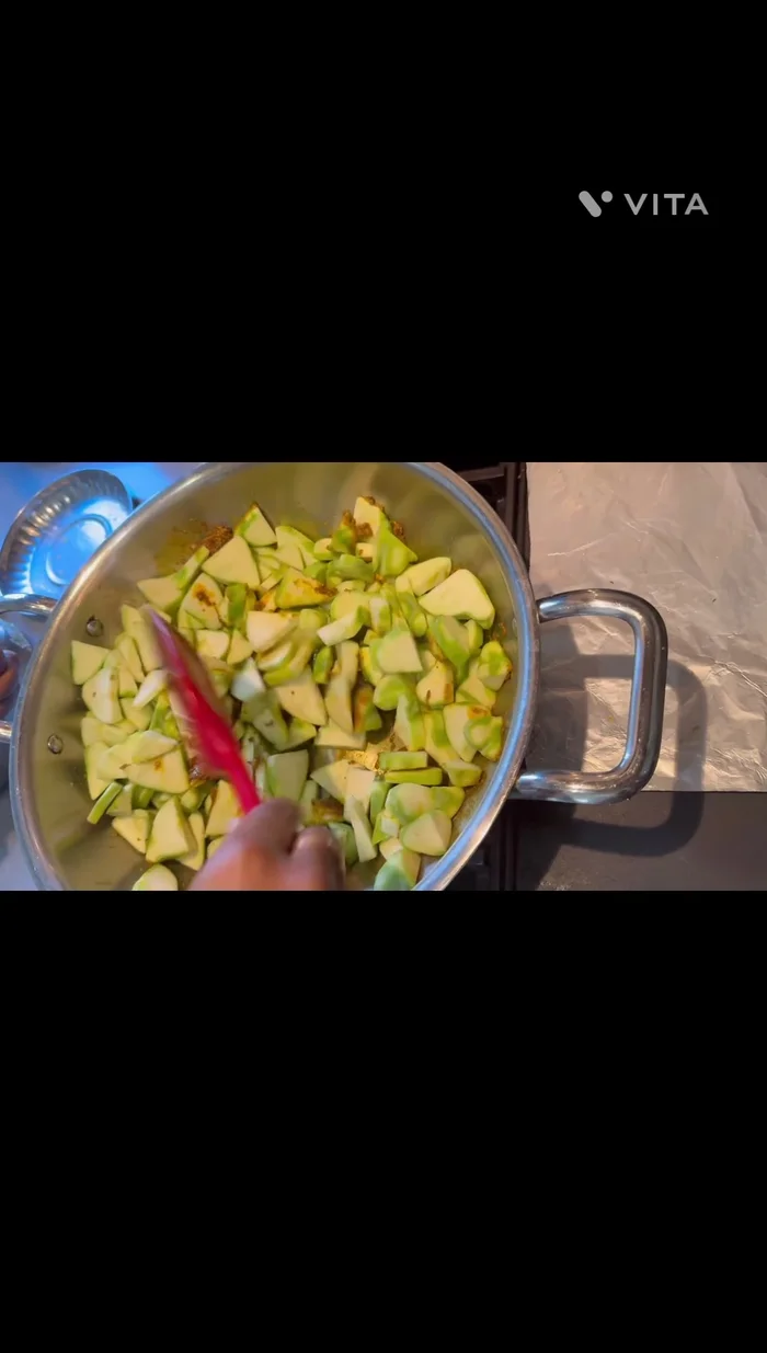 Add the Tinda pieces to the kadhai and mix well.