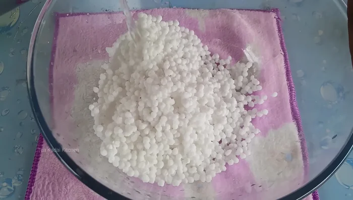 Soak the rice in melted hot butter.