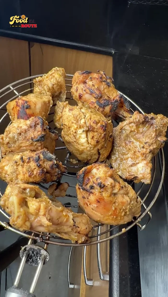 Combine the cooked chicken with the gravy and butter. Add chaat masala for extra flavor. Mix well.