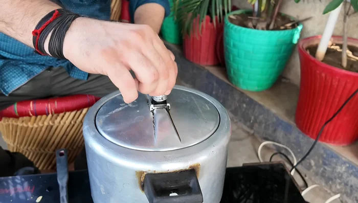 Close the lid and cook until 90% done.