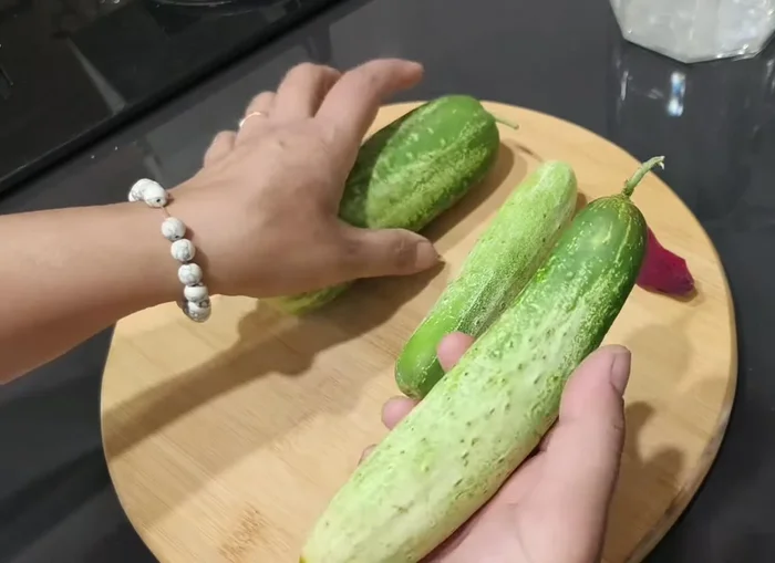 Wash and cut the cucumbers. Remove both ends and cut into long pieces or round slices. Check for bitterness.