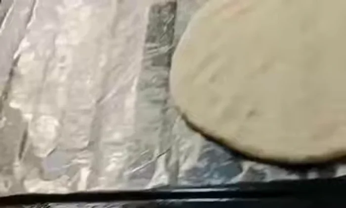 Place the rolled naans on a baking tray.