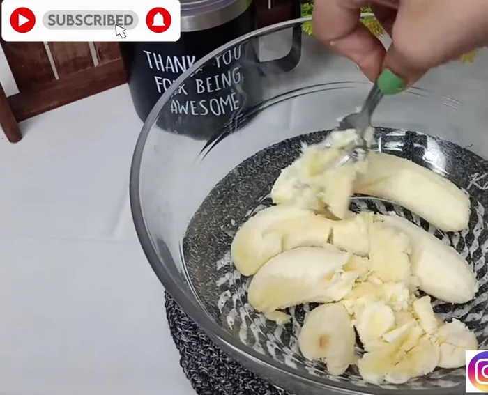 Mash the bananas well. All ingredients should be at room temperature.