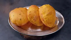 Crispy Aloo Palak & Methi Puri: A Delicious Indian Recipe