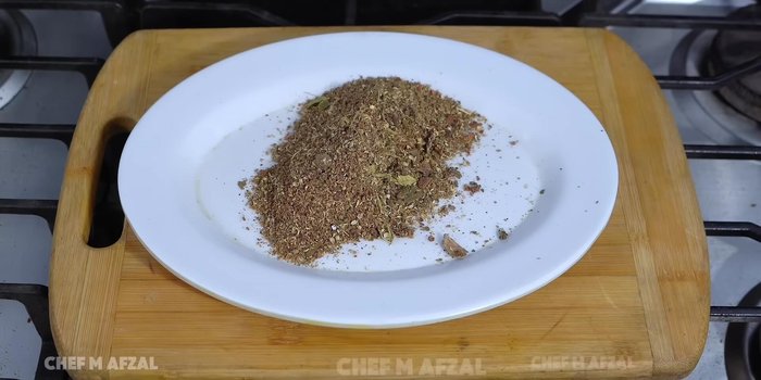 Add fennel powder, Jafar Jawatari powder, kewda essence, and potatoes to the masala. Mix well.