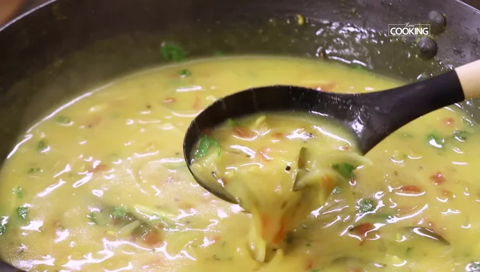 Garnish with fresh coriander leaves. Serve hot.