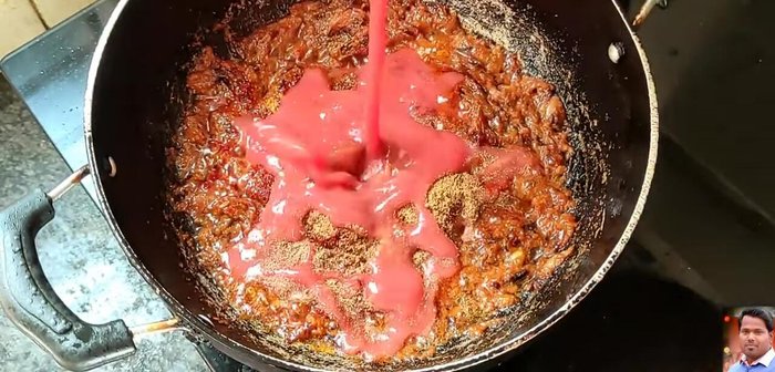 Add chopped tomatoes and a little water. Fry for 1 minute, then cover and cook for 4-5 minutes.