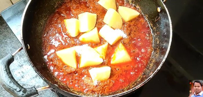 Add potatoes and salt. Cook uncovered for 1-2 minutes, then cover and cook on low flame for 4-5 minutes.