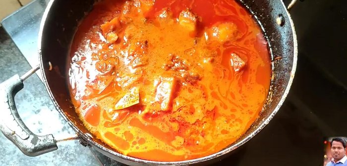 Add water to desired gravy consistency. Cook for 2-3 minutes on medium-high flame.