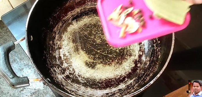 Heat oil in a pan. Add garam masala and bay leaf. Add cumin seeds and chopped onions. Fry until golden brown (3-4 minutes).