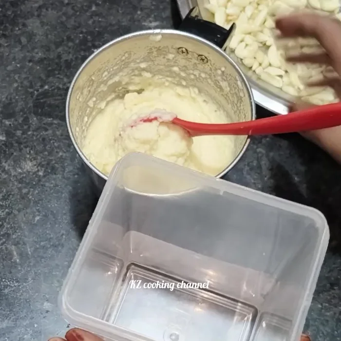 Mix well to make a paste.