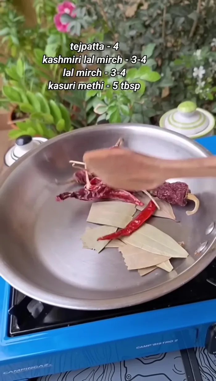 Add Kashmiri red chili and spicy red chili to the pan. Lightly roast.