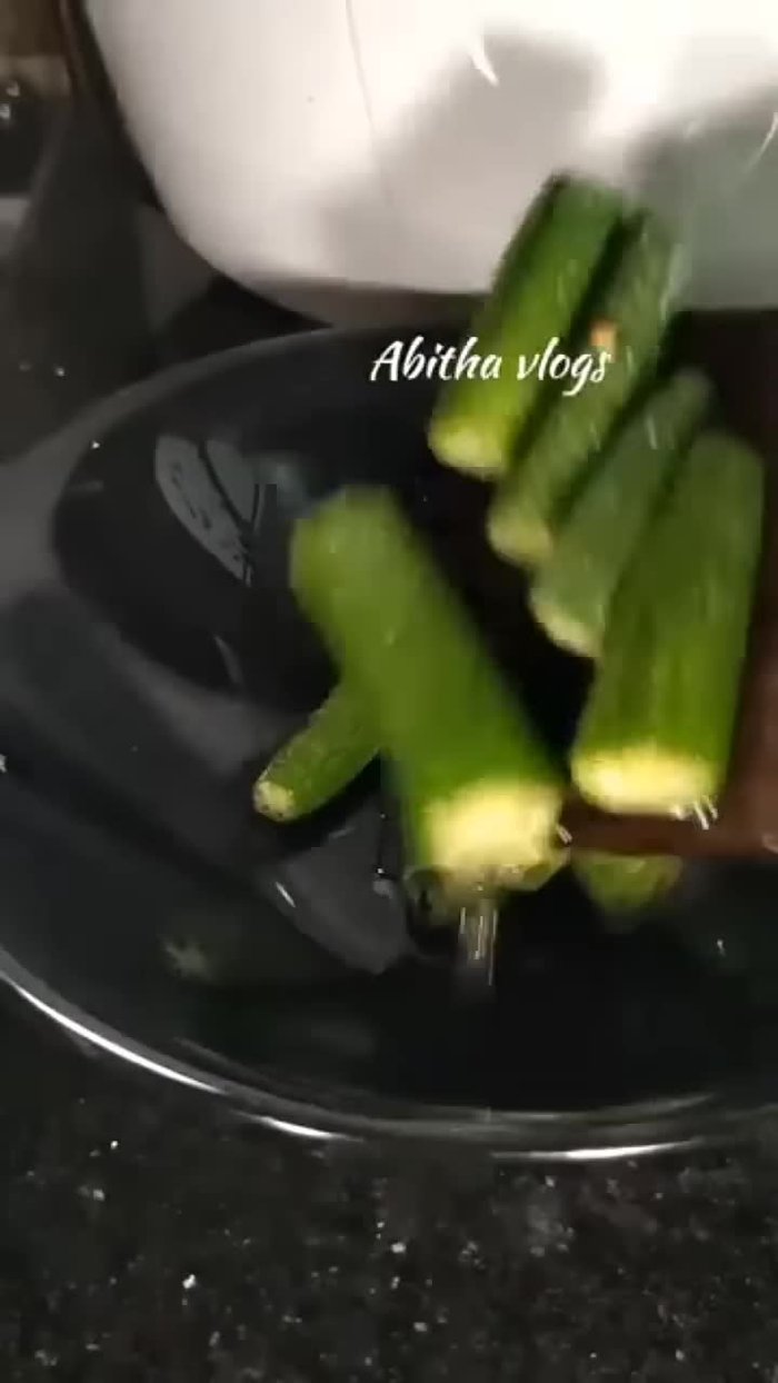 Transfer the fried plantain to another vessel.