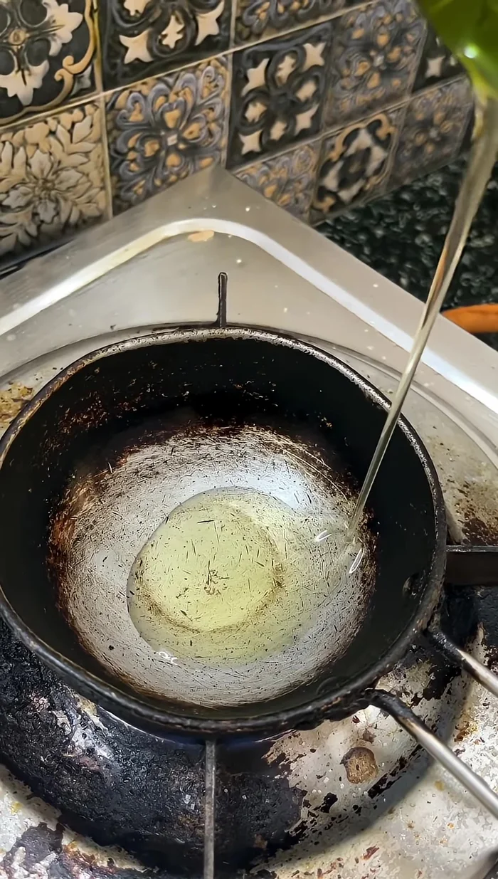 When it boils, add a teaspoon of coconut oil, eight small onions, and a handful of curry leaves.