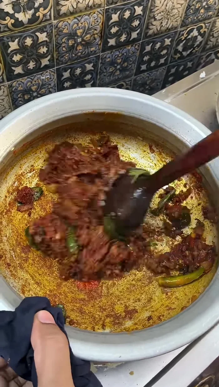 Stir well until it becomes a paste. Add a lemon-sized amount of tamarind.