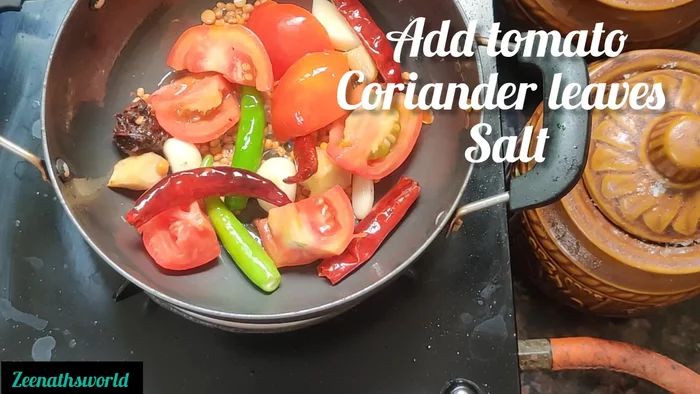 Add a bunch of cleaned coriander and salt.
