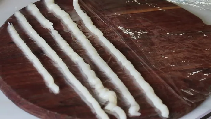 Let the vadas dry in the sun for 2-3 days (or 4-5 days in a fan-ventilated area) until completely dry and crisp.