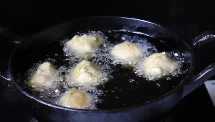 Cook the bonda on medium flame.