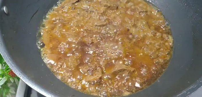 Add remaining spices and cream: Stir in garam masala powder and cream. Simmer for 3-4 minutes until the cream thickens.