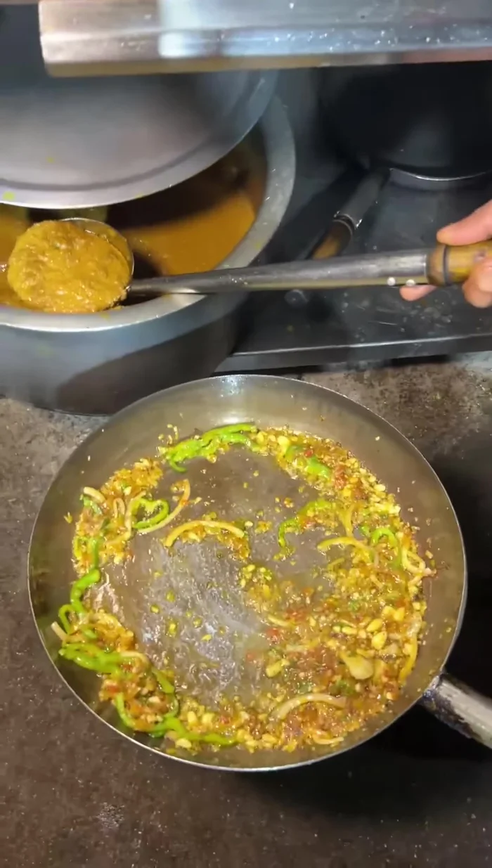Add the onion gravy and tomato gravy.
