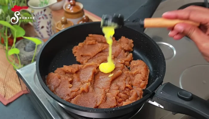 Add half a tablespoon of ghee (optional) and the roasted coconut pieces (optional). Mix well.