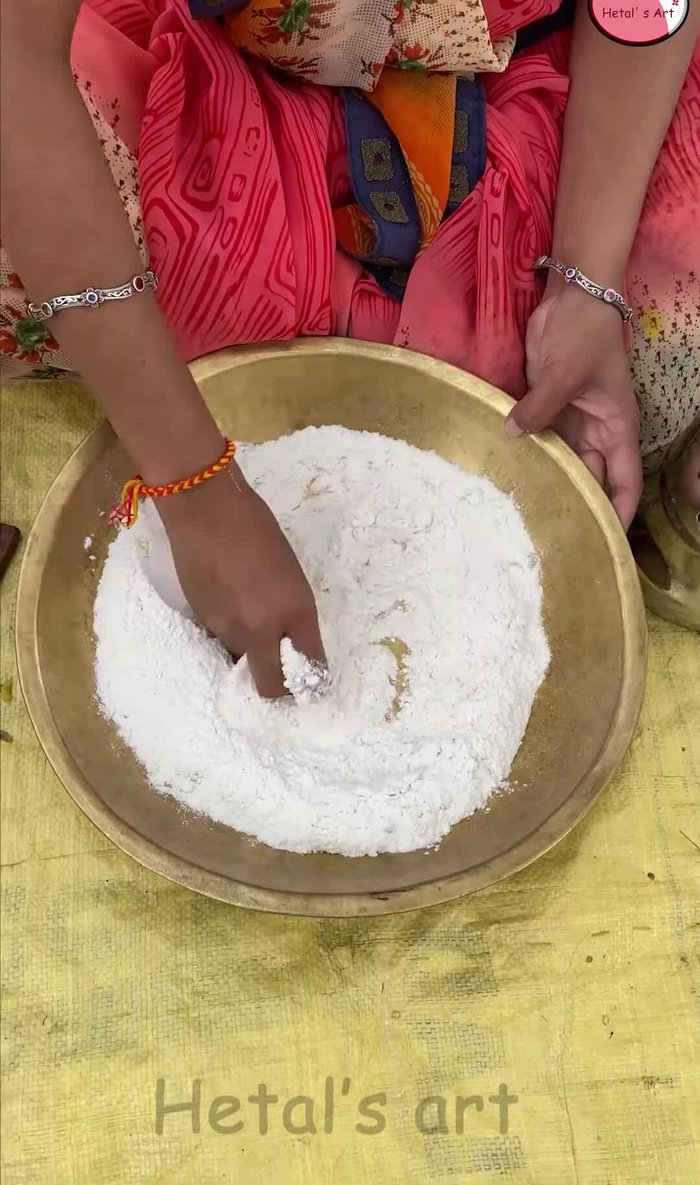 Fill the samosa pastries with the prepared filling.