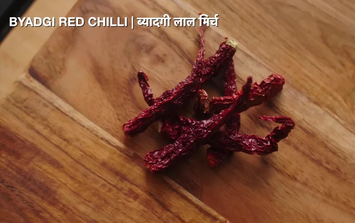 Soak Bedgi chilies (deseeded) and Ghuntur chilies (with seeds) in hot water for about an hour. Soak cashew nuts separately.