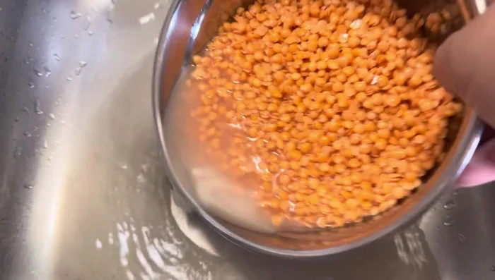 In a pot, heat oil or ghee. Add onions and sauté until golden brown.