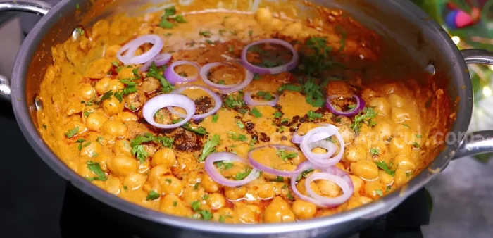 Add sliced onions and cook for another 2 minutes.