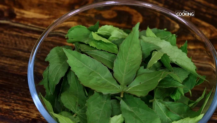Clean and roughly chop the gongura leaves (34.16). Rinse and soak the tur dal for about an hour (40.239).