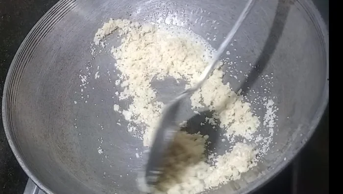 Add semolina to the ghee and fry until golden brown, stirring constantly.